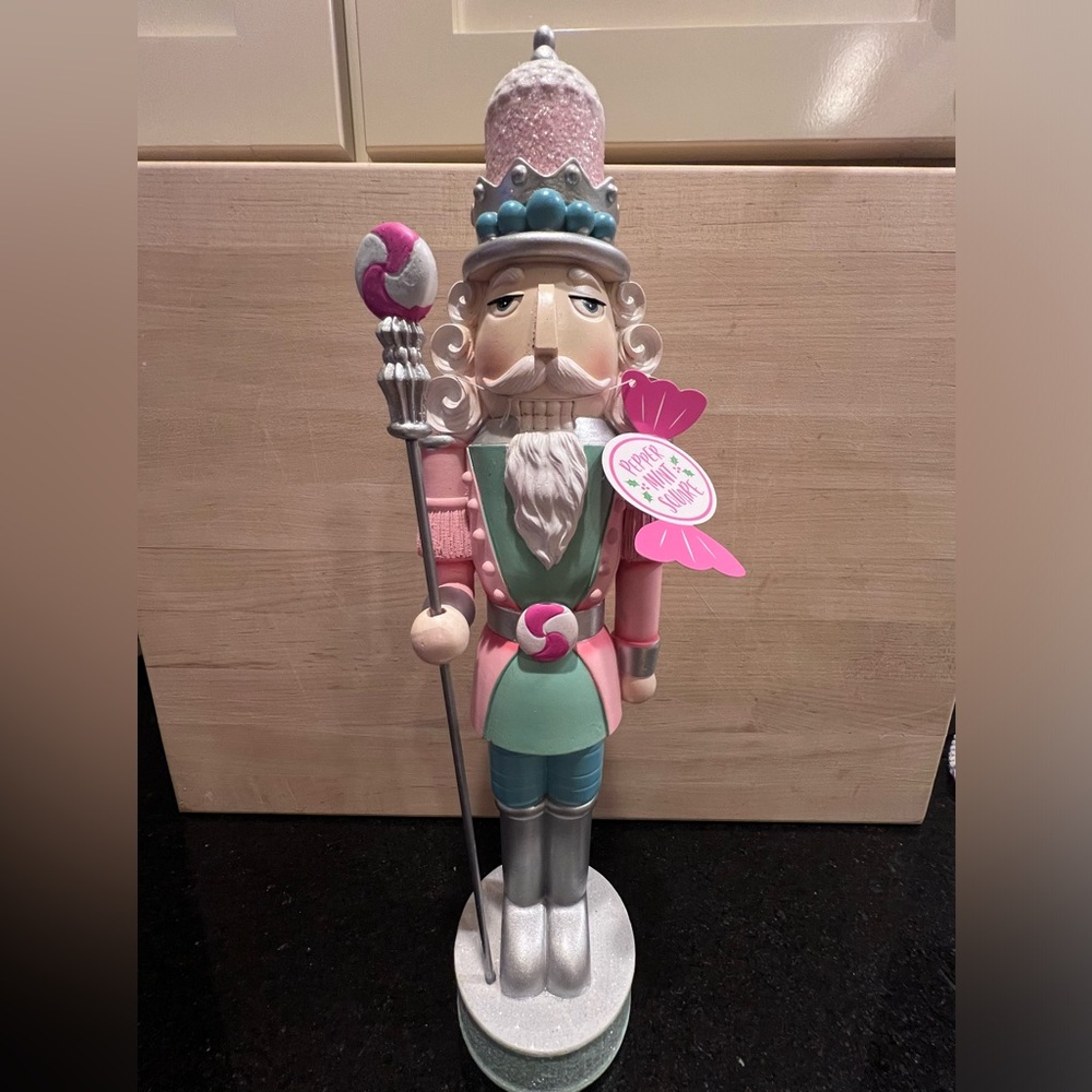 Peppermint Square‎ Pastel Nutcracker